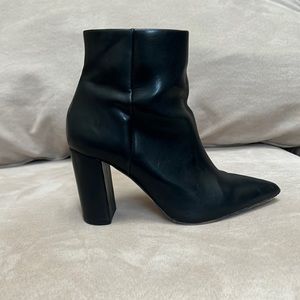 Small black quarter heels